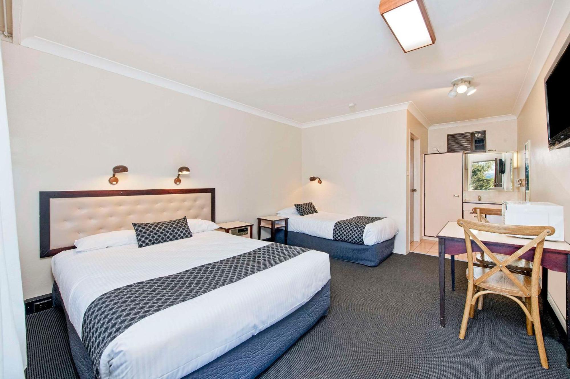 Econo Lodge Savannah Park טאמוורת' מראה חיצוני תמונה