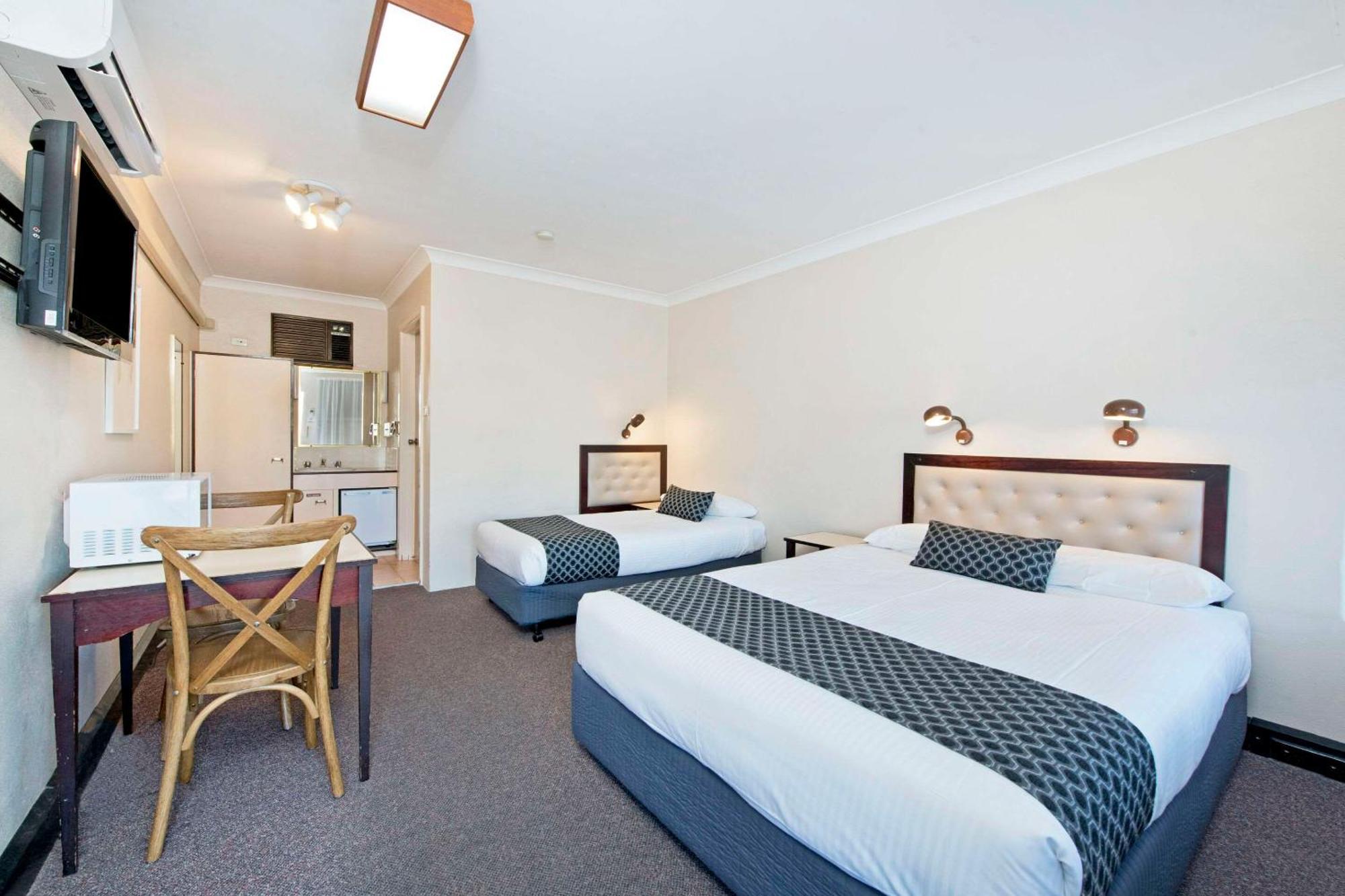 Econo Lodge Savannah Park טאמוורת' מראה חיצוני תמונה