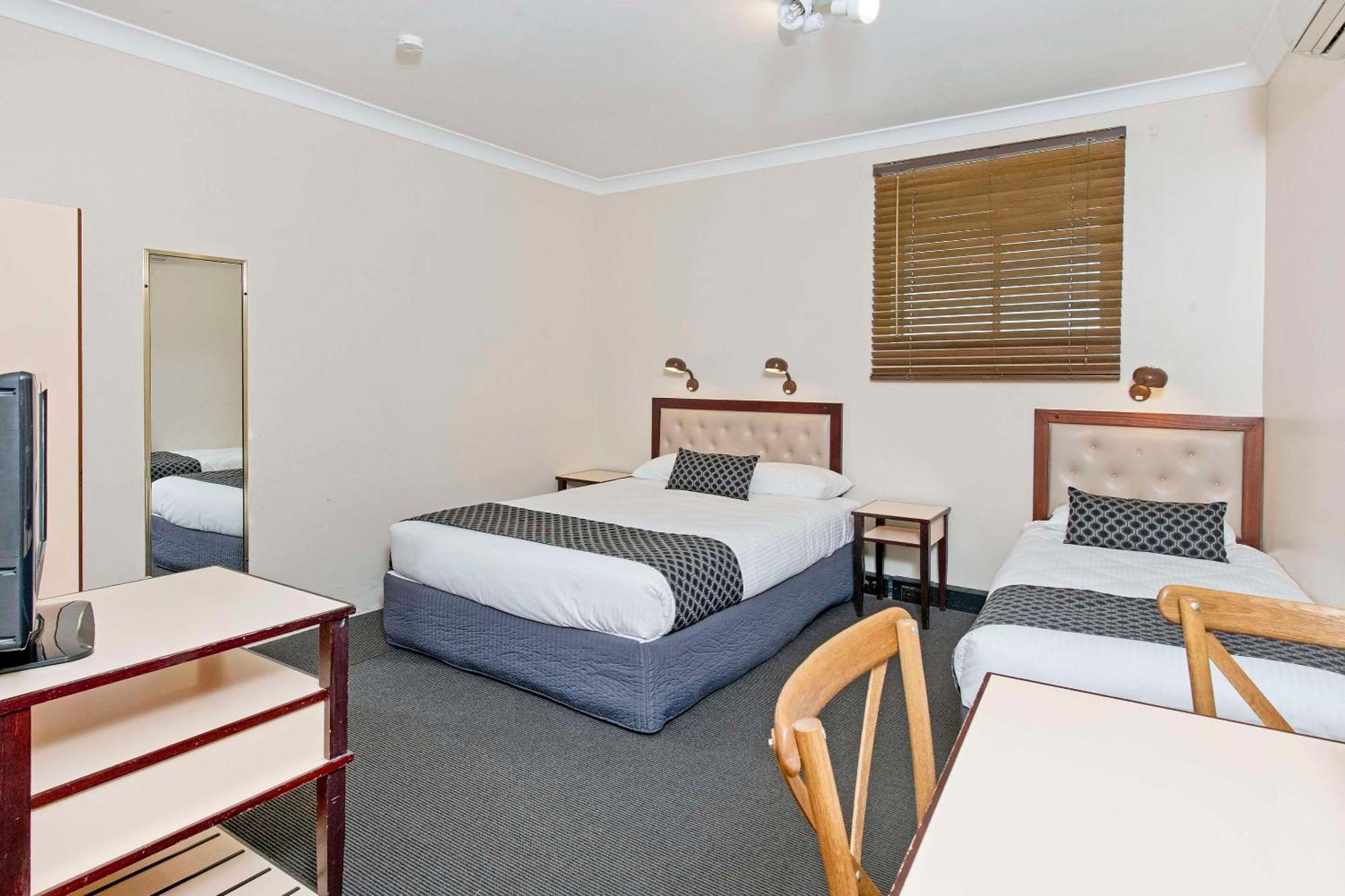 Econo Lodge Savannah Park טאמוורת' מראה חיצוני תמונה