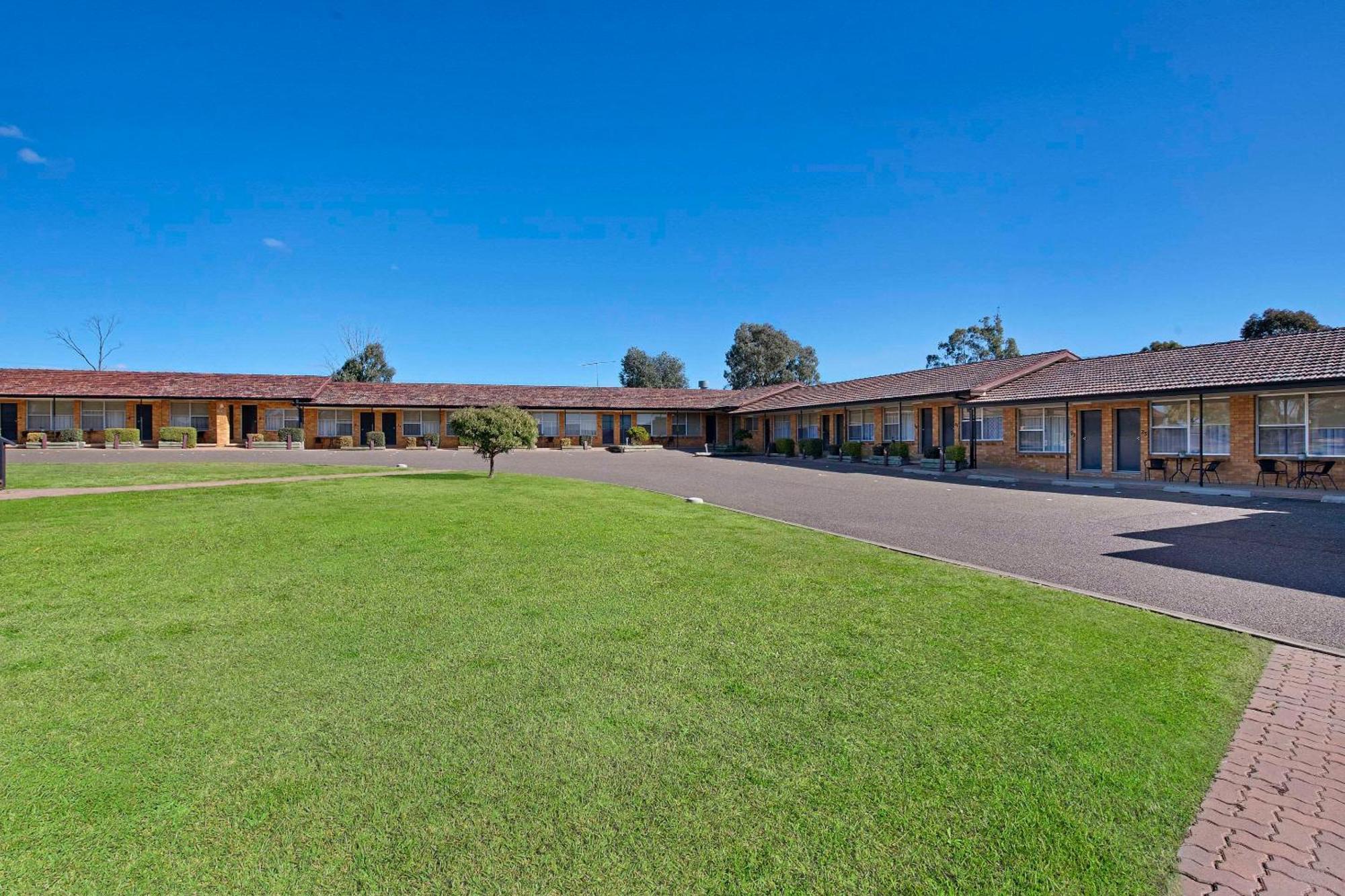 Econo Lodge Savannah Park טאמוורת' מראה חיצוני תמונה
