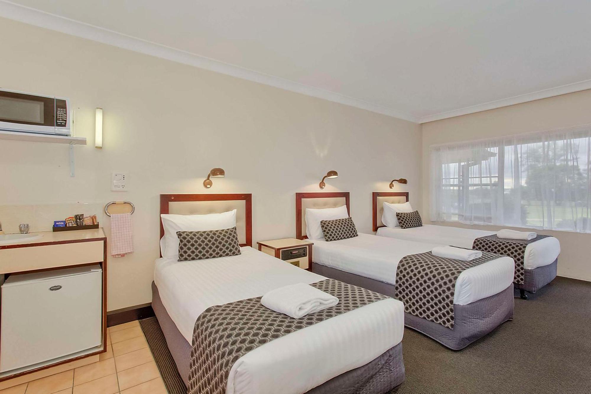Econo Lodge Savannah Park טאמוורת' מראה חיצוני תמונה