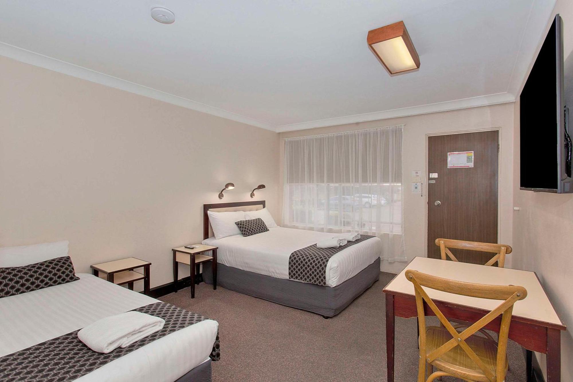 Econo Lodge Savannah Park טאמוורת' מראה חיצוני תמונה